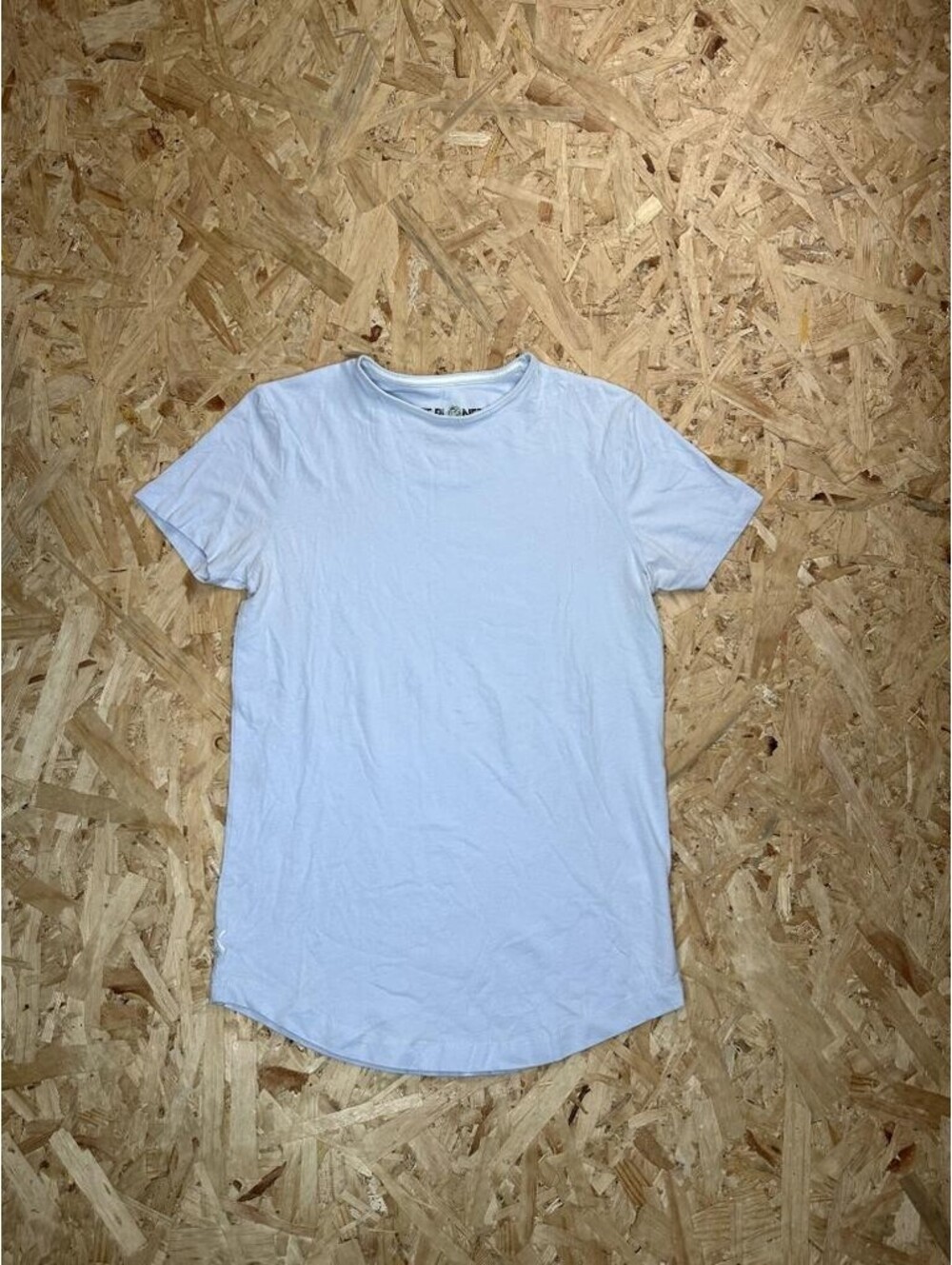 Free Planet T-Shirt Mens XS Light Blue Curve Hem Slim Fit Short Sleeve Tee